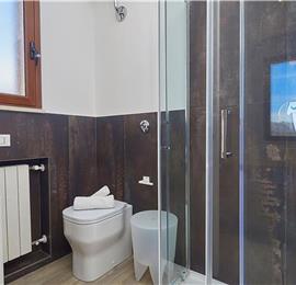 2 bedroom villa with infinity pool near Scopollo, sleeps 4
